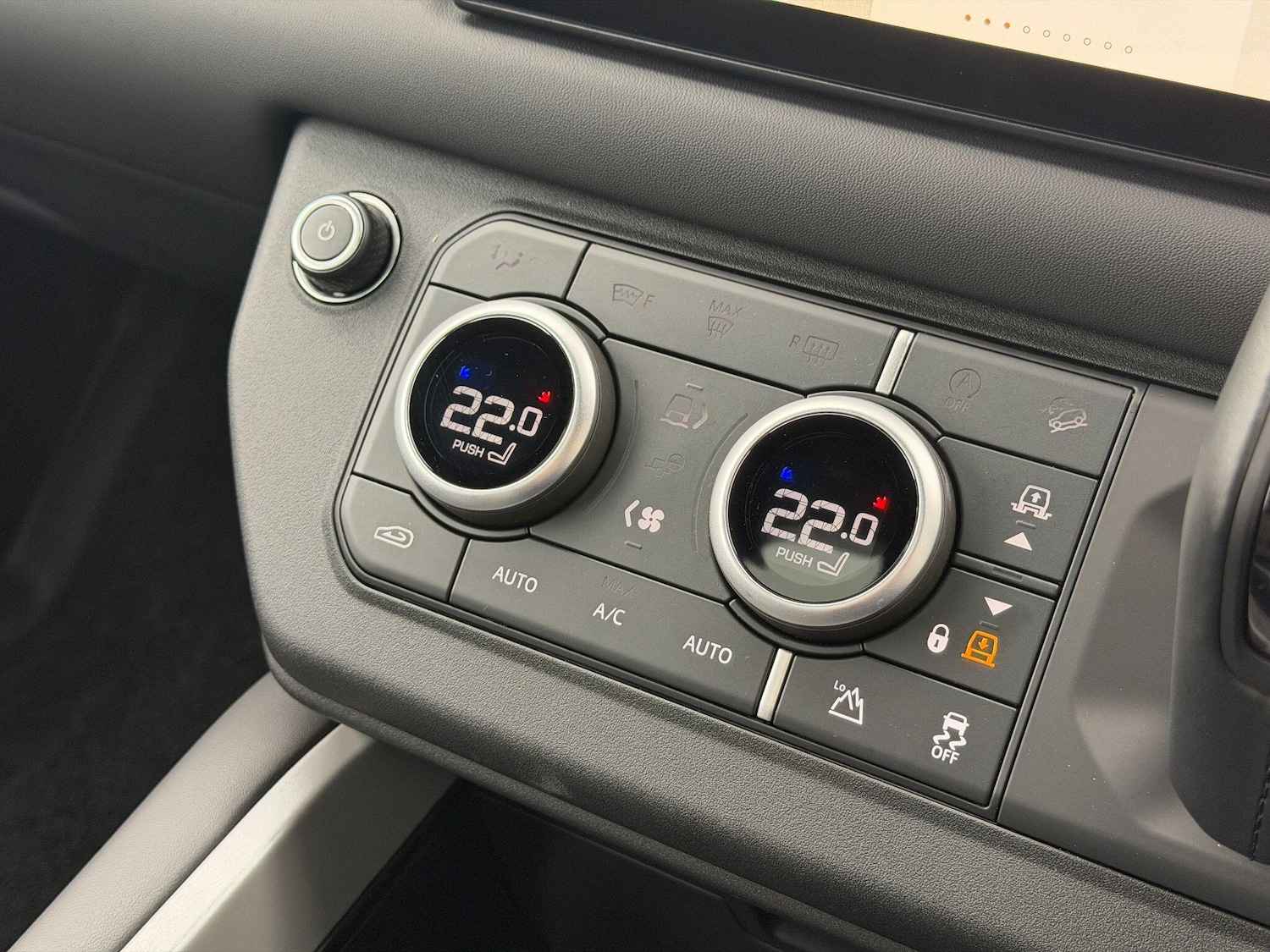 Used Land Rover Defender 90 2025 for sale - 76158375: Photo 42