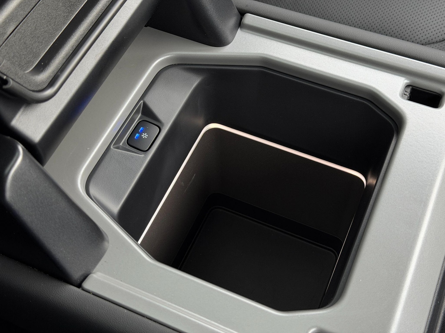 Used Land Rover Defender 90 2025 for sale - 76158375: Photo 44