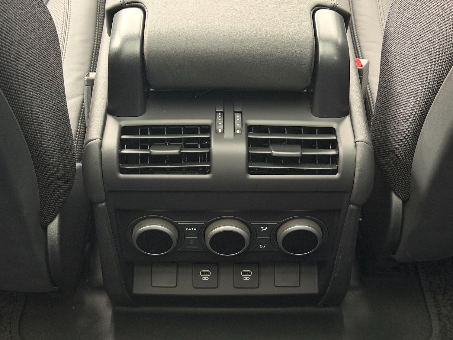 Used Land Rover Defender 90 2025 for sale - 76158375: Photo 65