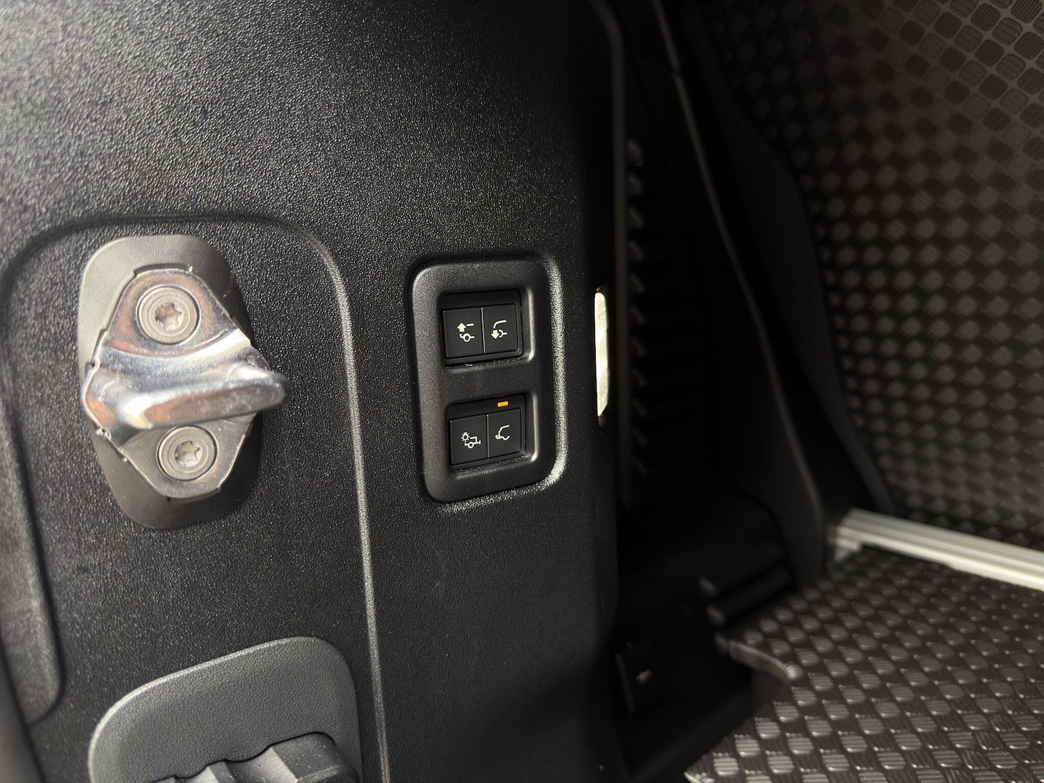 Used Land Rover Defender 90 2025 for sale - 76158375: Photo 94