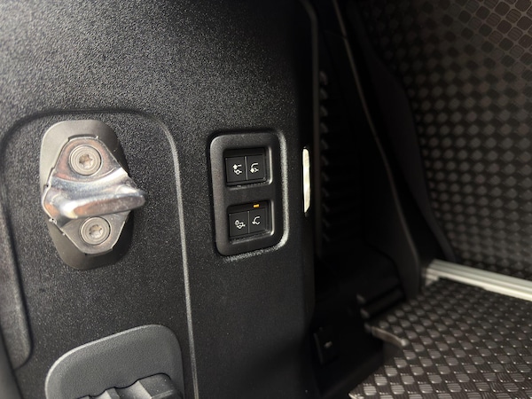 Used Land Rover Defender 90 2025 for sale - 76158375: Photo 94