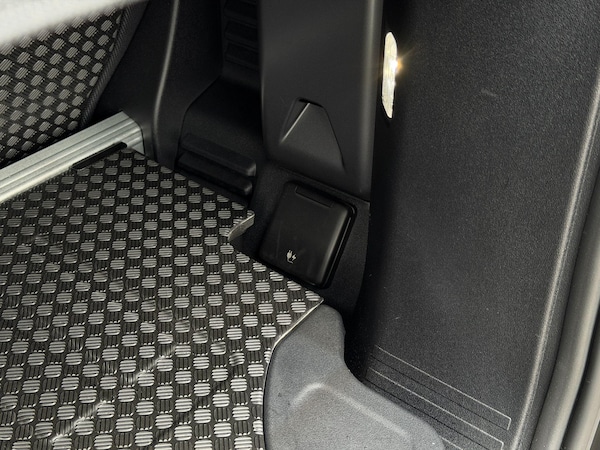 Used Land Rover Defender 90 2025 for sale - 76158375: Photo 95