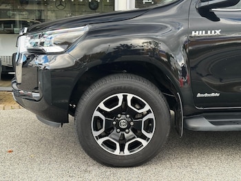 Used Toyota Hilux 2024 for sale - 75990417: Photo