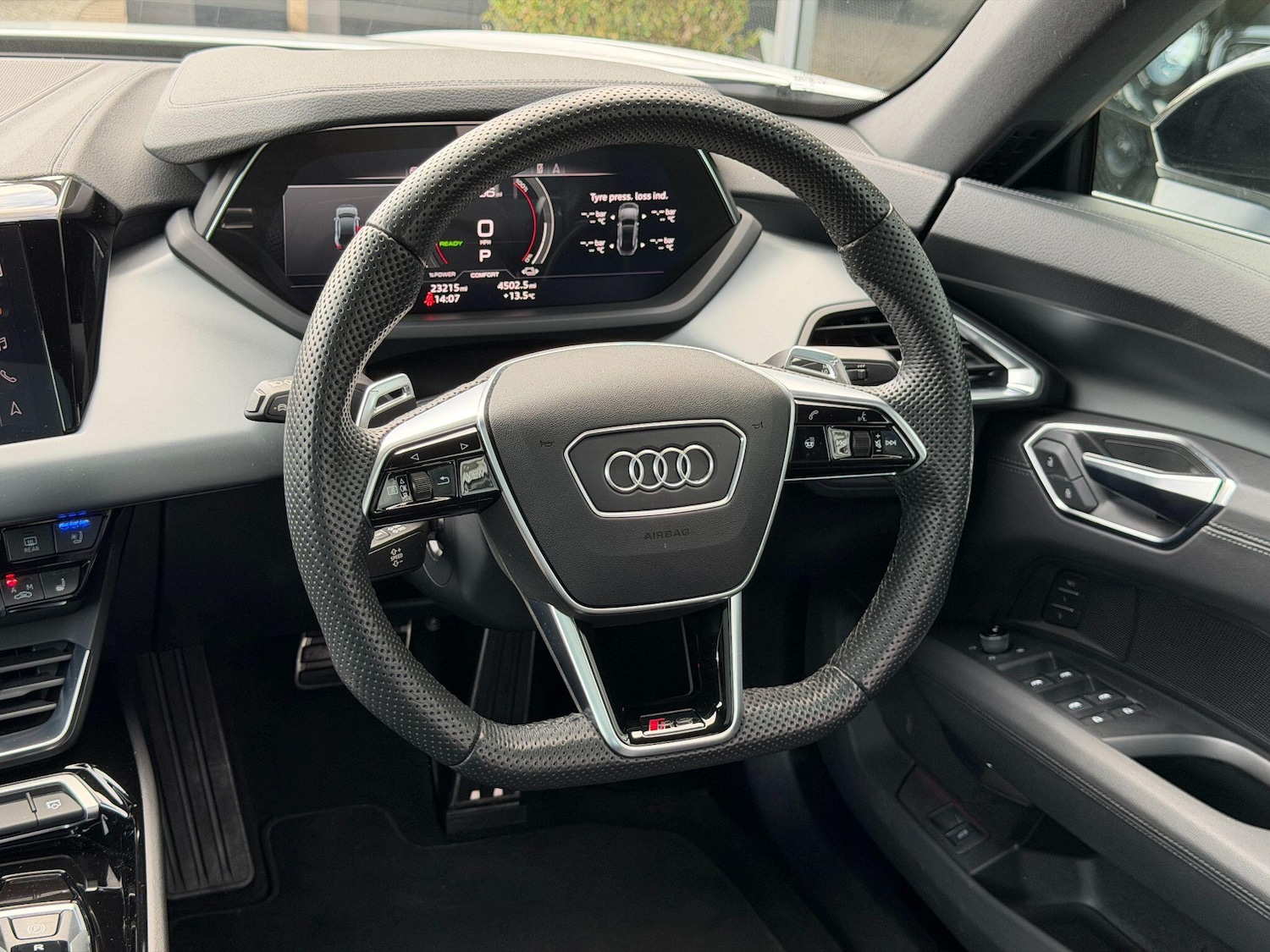 Used Audi RS e-tron GT 2023 for sale - 77657791: Photo 24