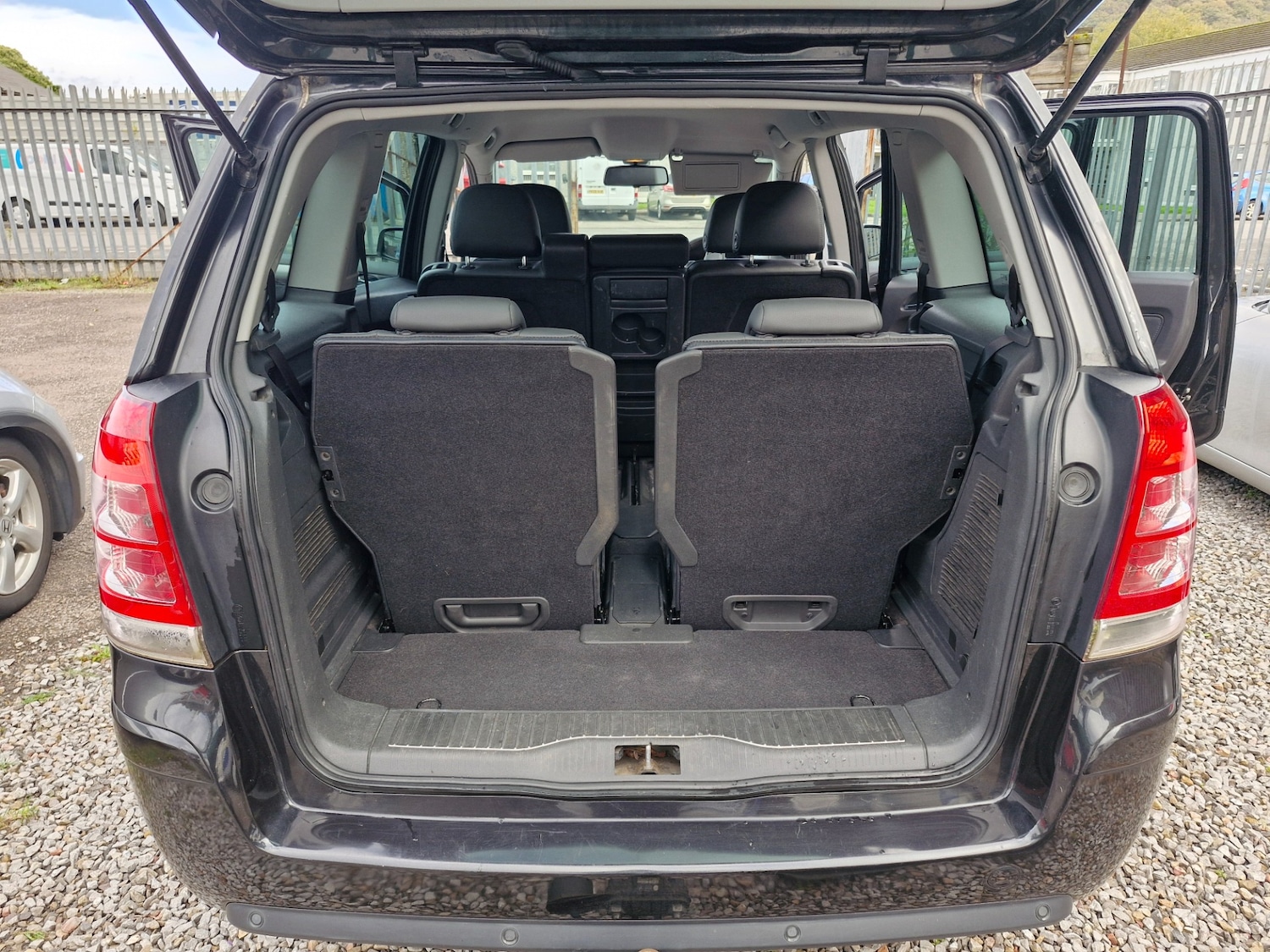 Used Vauxhall Zafira 2011 for sale - 76334700: Photo 11
