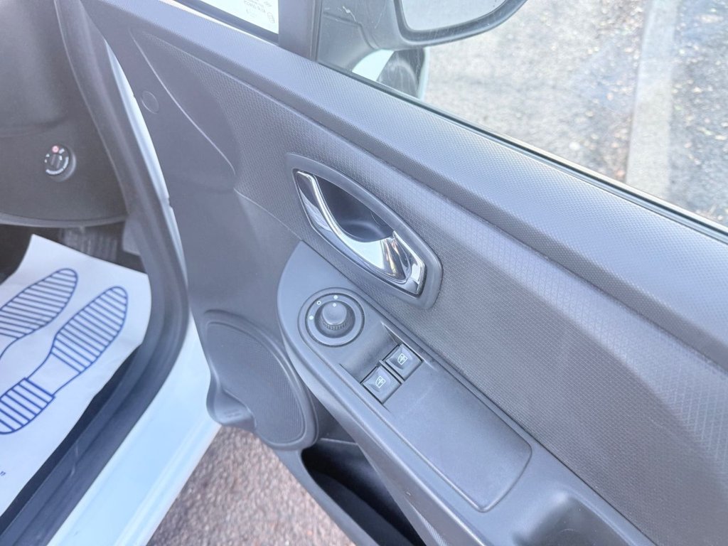 Used Renault Clio 2013 for sale - 77659920: Photo 19