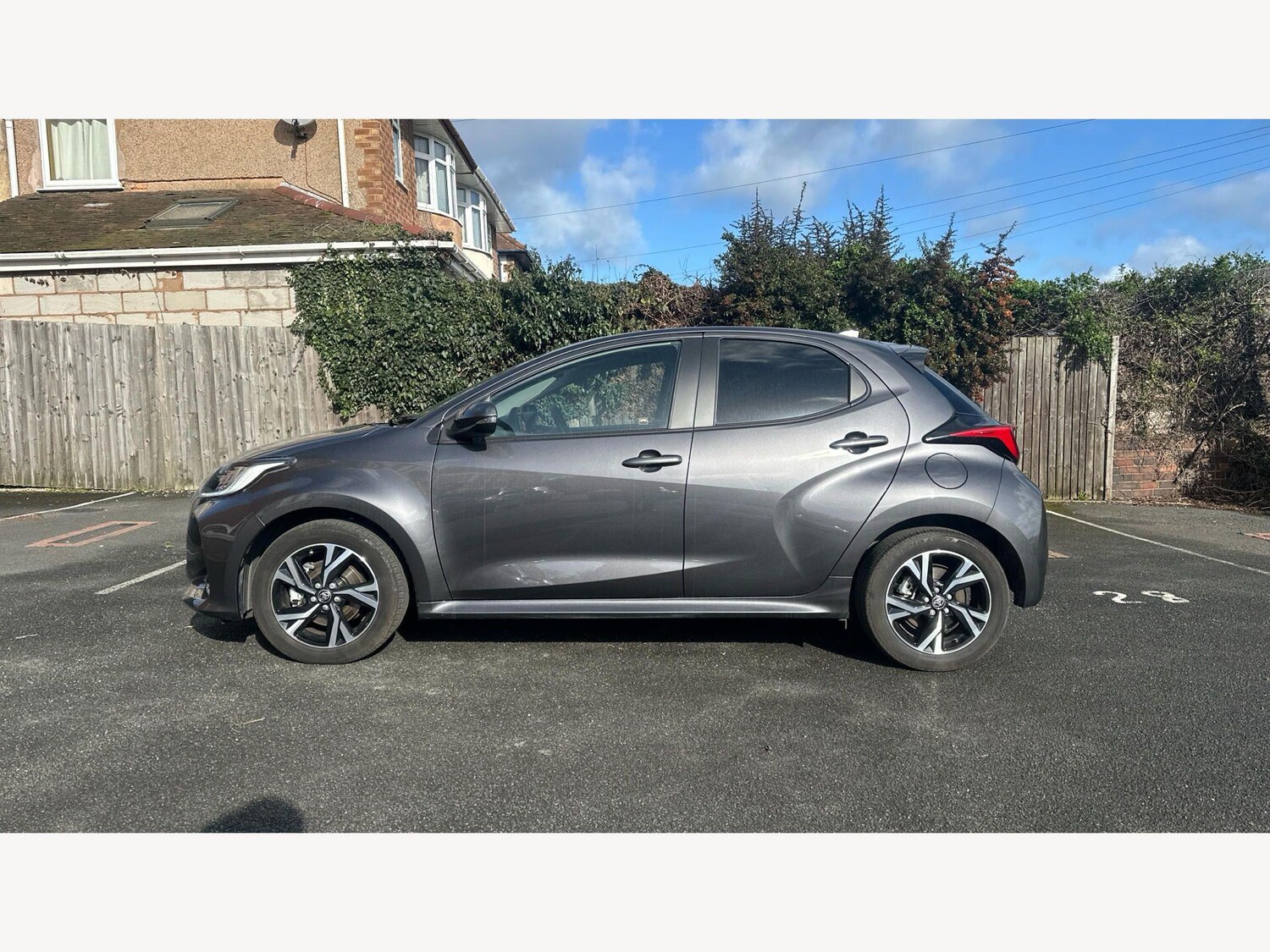 Used Toyota Yaris 2024 for sale - 77908847: Photo 19