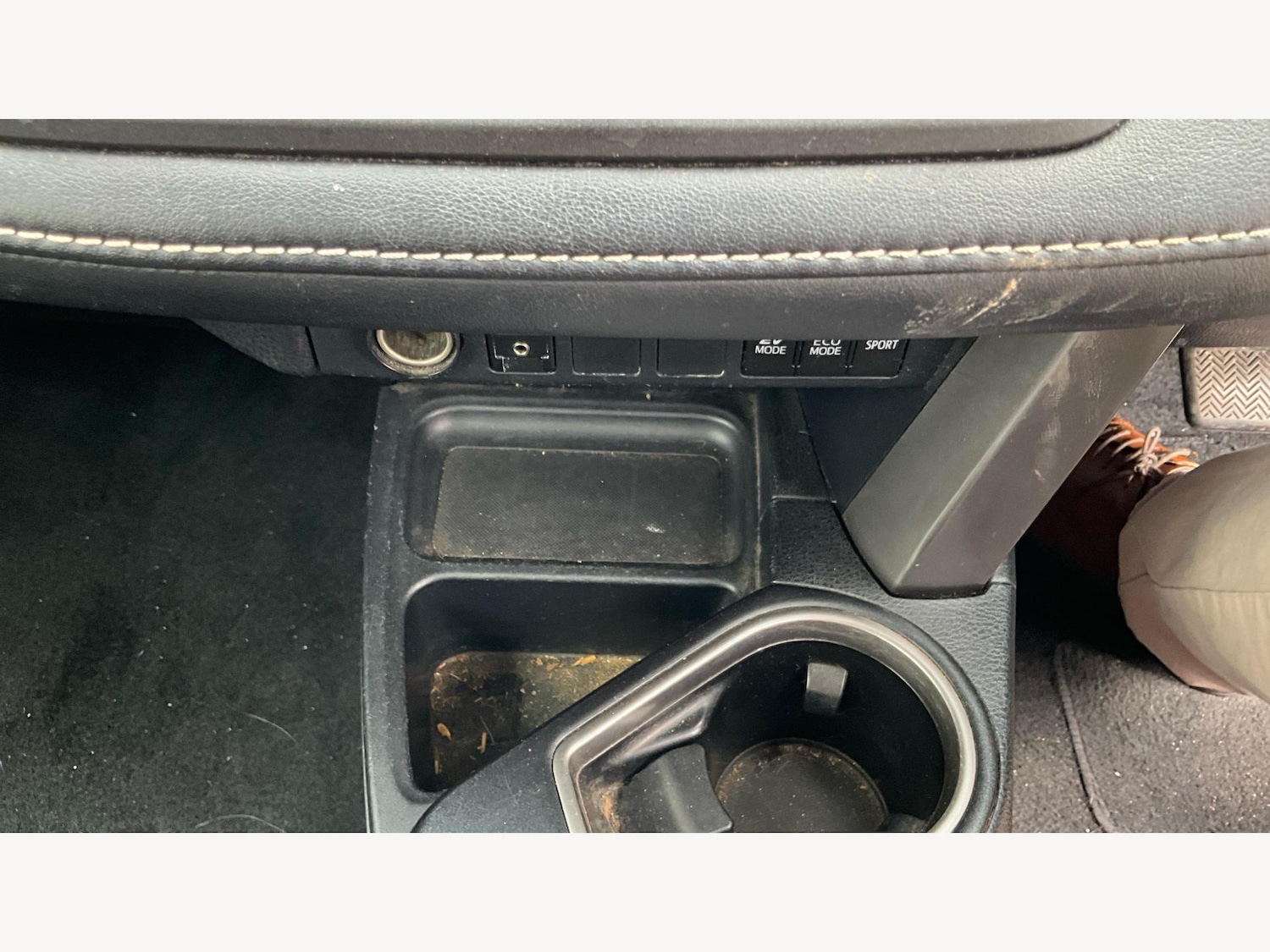 Used Toyota RAV4 2017 for sale - 76200584: Photo 24