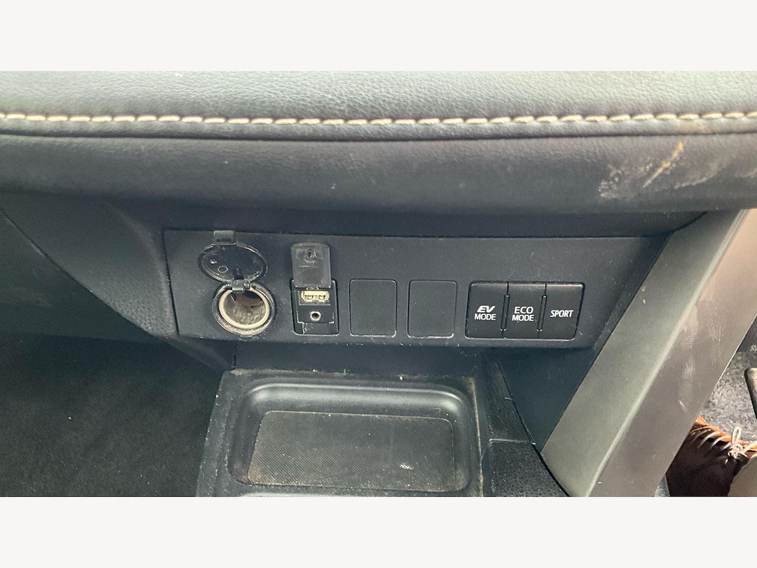 Used Toyota RAV4 2017 for sale - 76200584: Photo 25