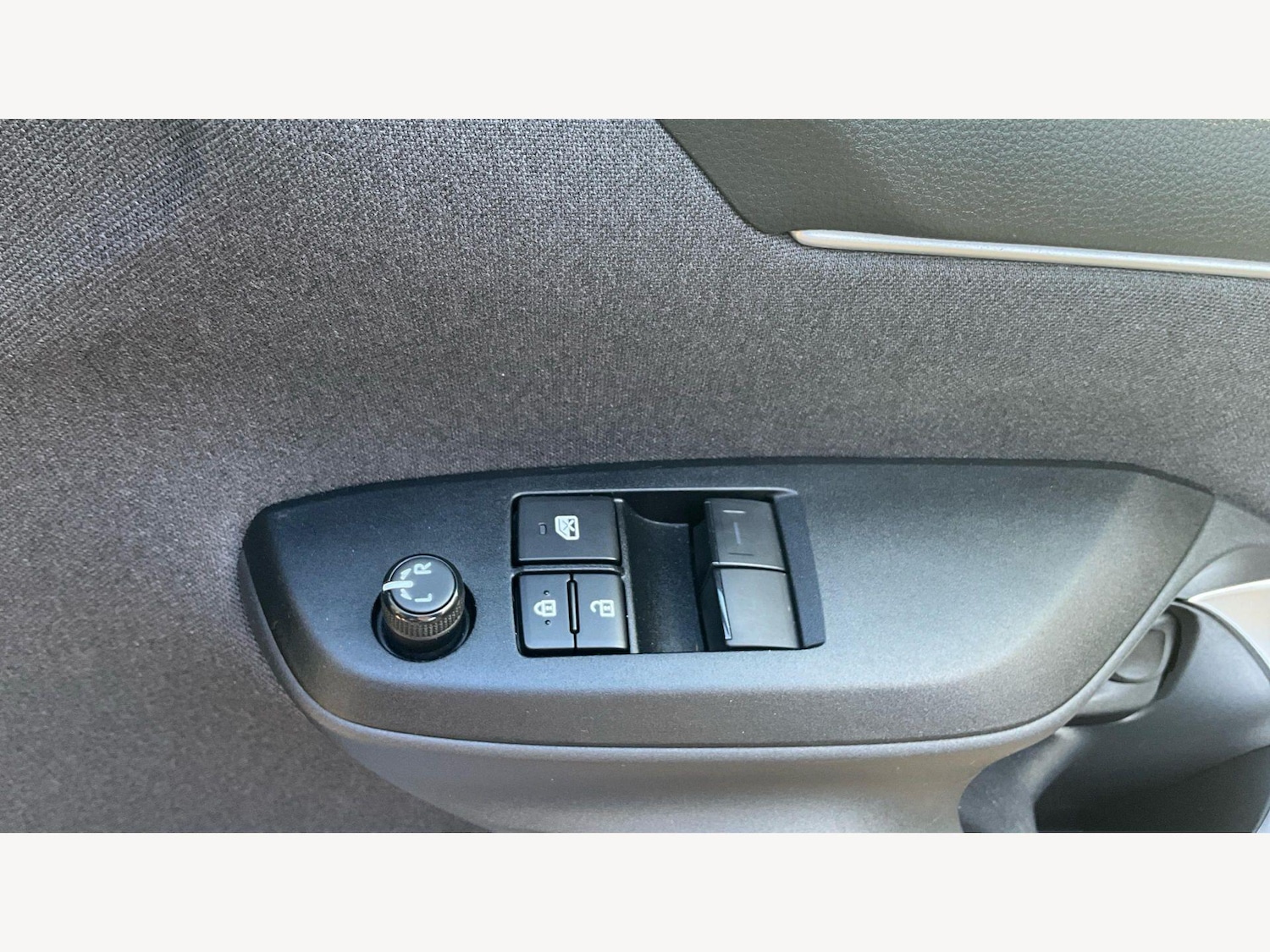 Used Toyota Yaris for sale - 78116170: Photo 32