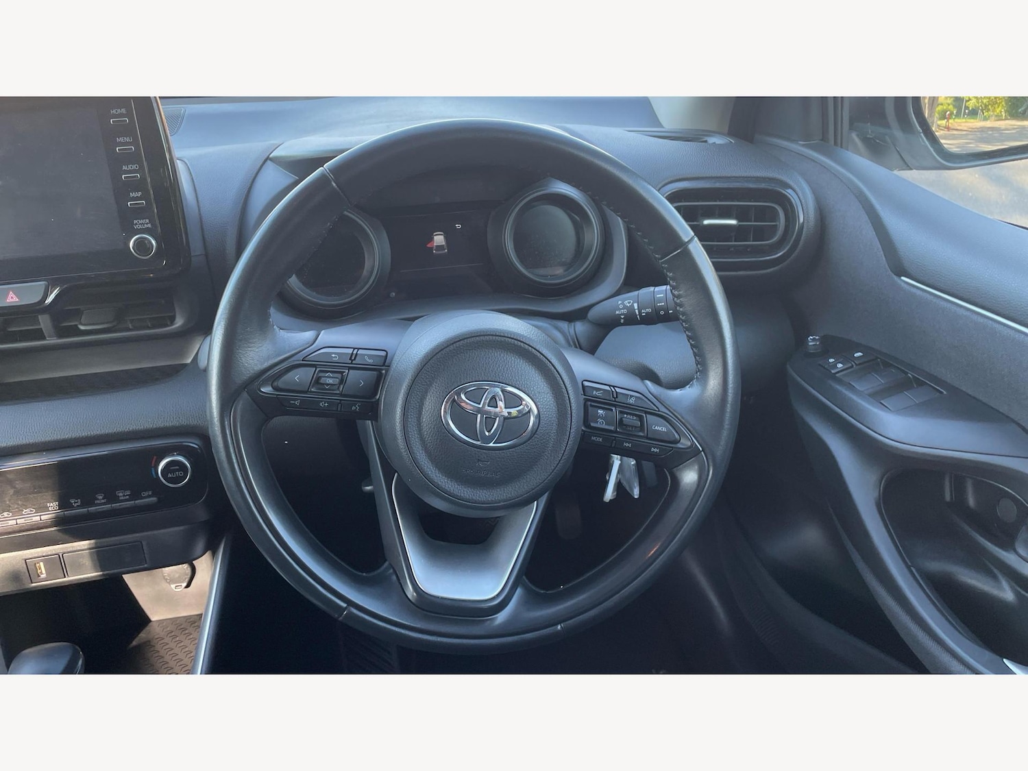 Used Toyota Yaris 2023 for sale - 76002377: Photo 8