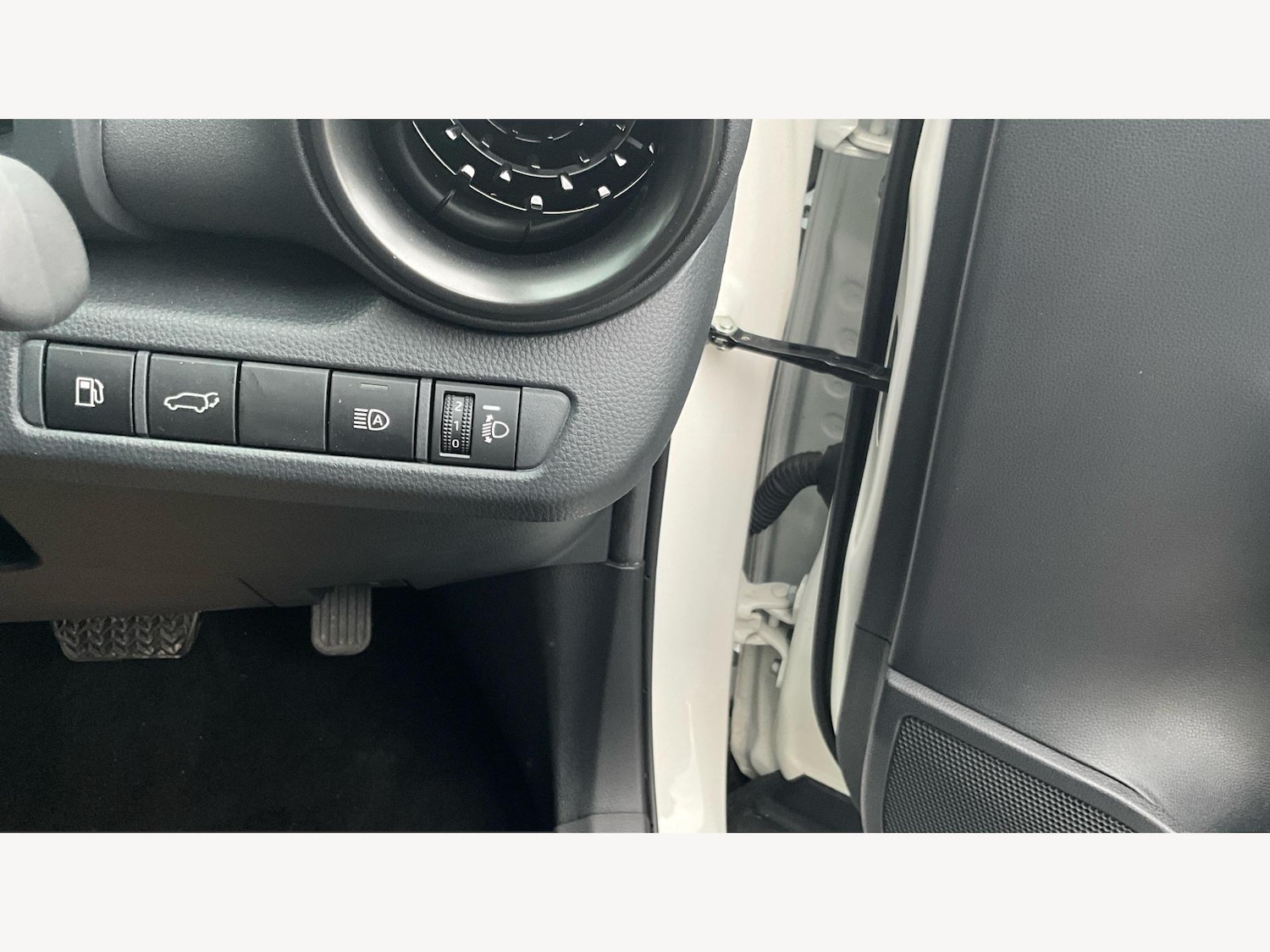 Used Toyota C-HR 2024 for sale - 76398512: Photo 27