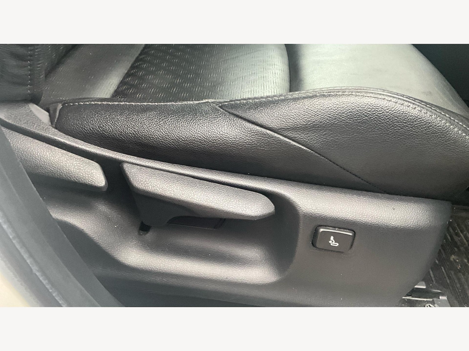 Used Toyota C-HR 2019 for sale - 76700767: Photo 24