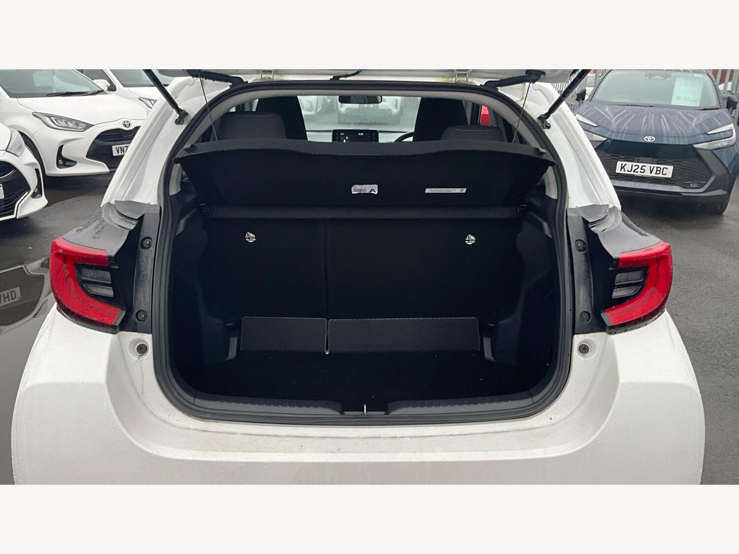 Used Toyota Yaris 2022 for sale - 77411849: Photo 16