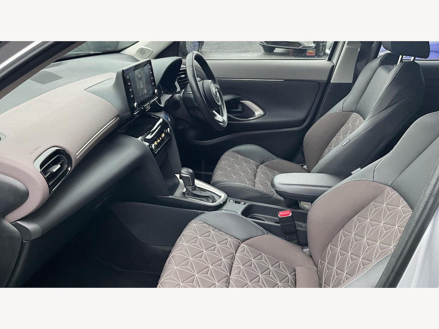 Used Toyota Yaris Cross 2022 for sale - 77524427: Photo 12