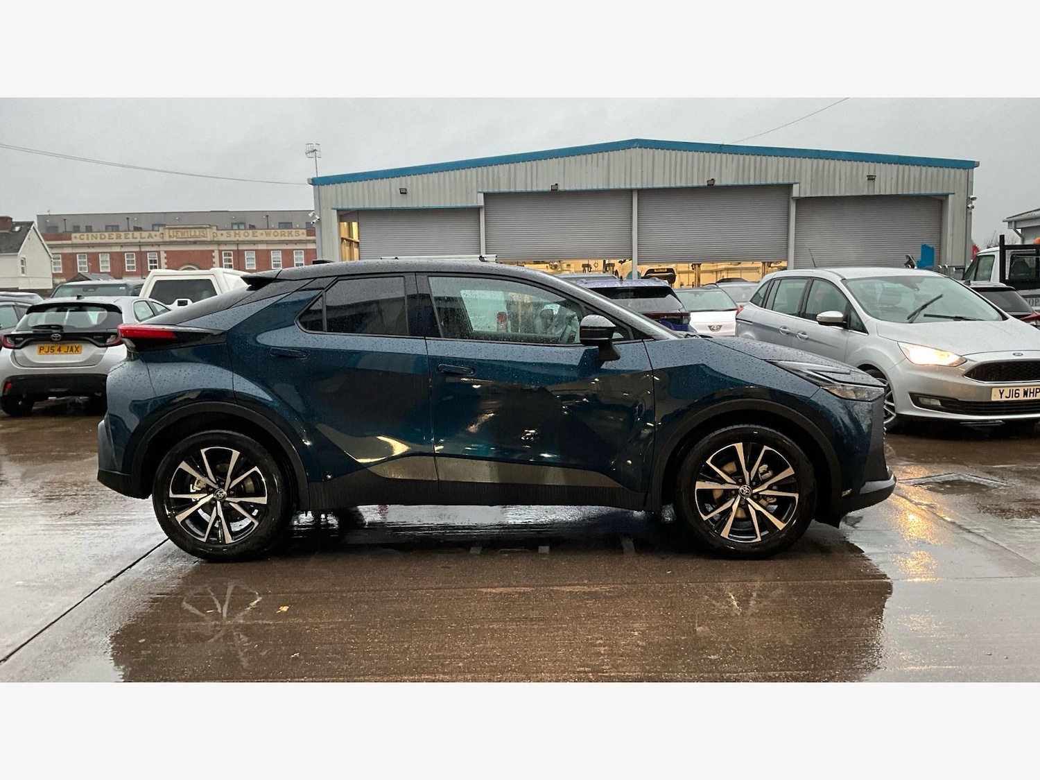 Used Toyota C-HR 2025 for sale - 77143666: Photo 18
