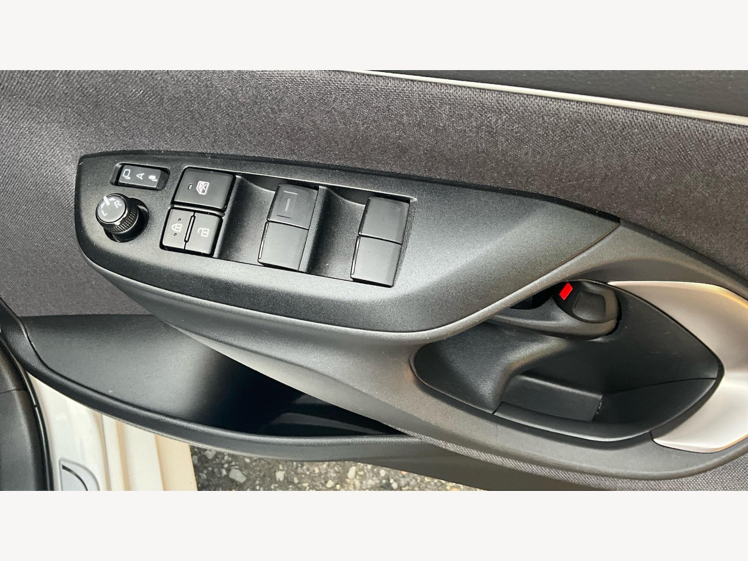 Used Toyota Yaris 2023 for sale - 76349463: Photo 28