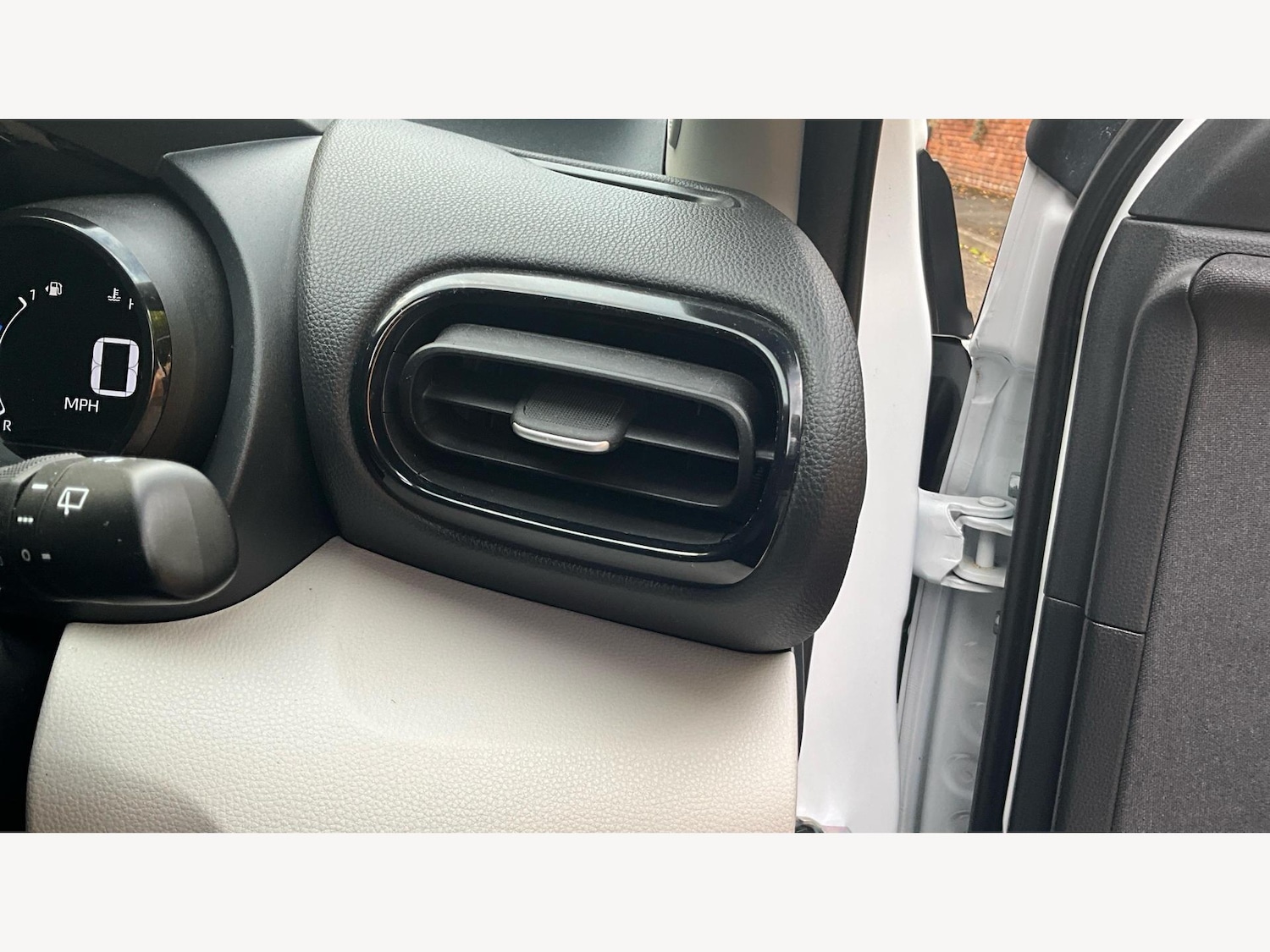 Used Toyota Yaris 2023 for sale - 76349463: Photo 29