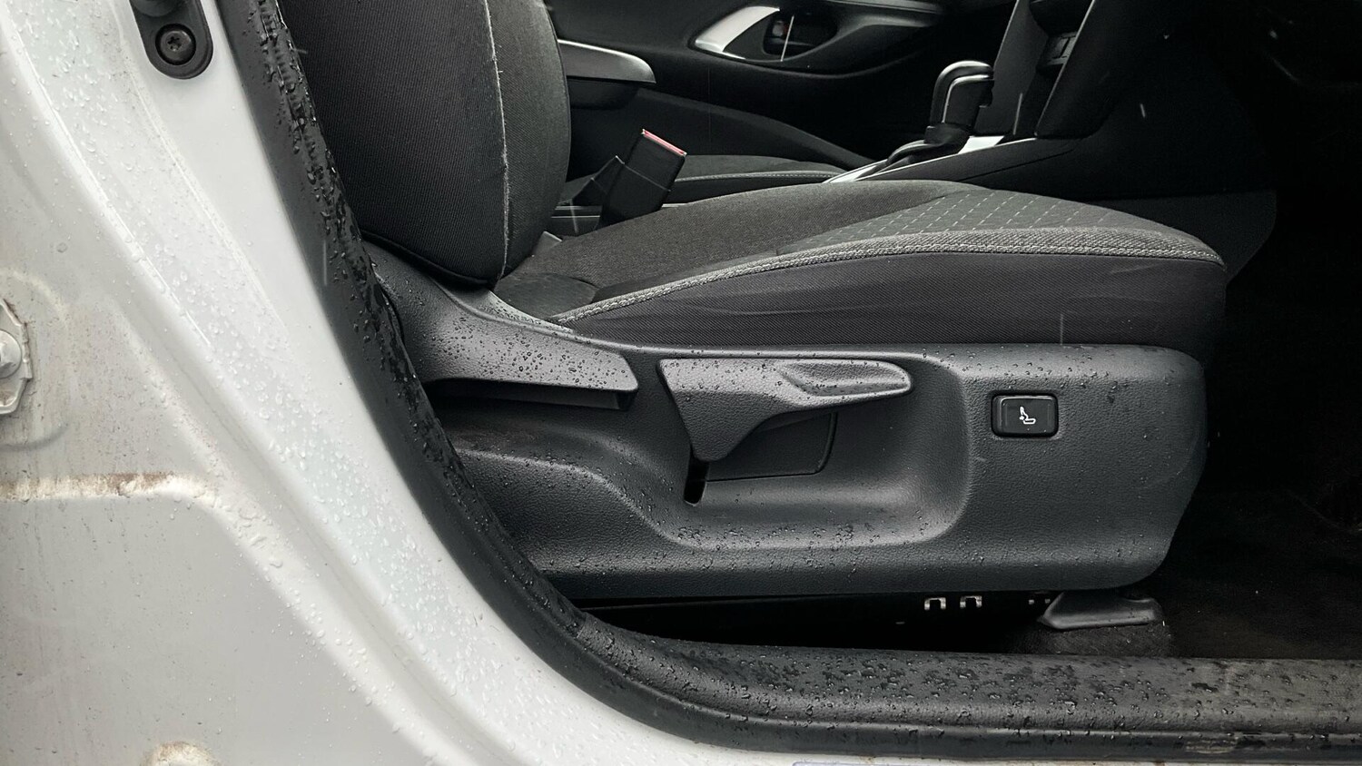 Used Toyota Yaris Cross 2023 for sale - 77611958: Photo 39