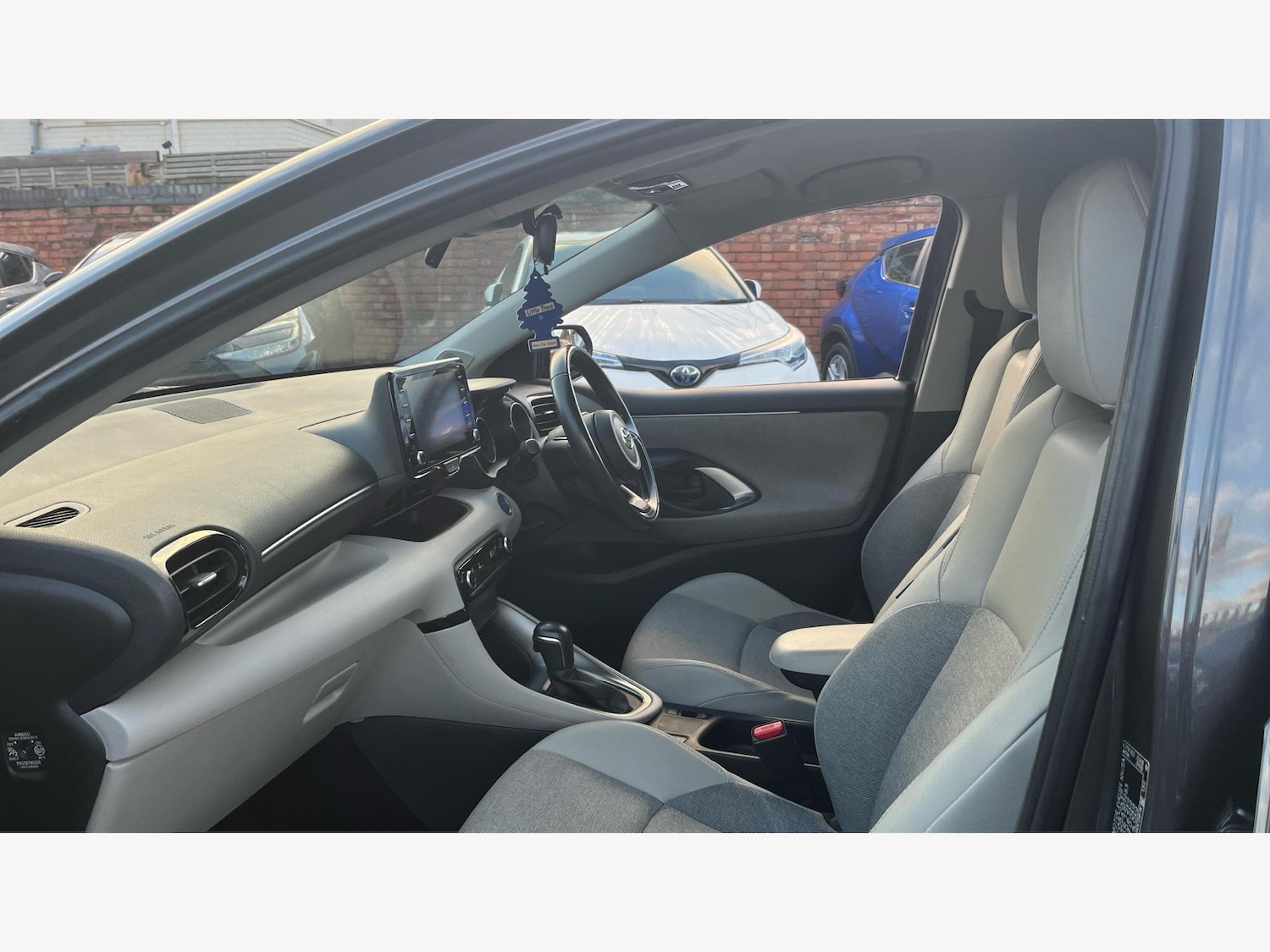 Used Toyota Yaris for sale - 77143667: Photo 12