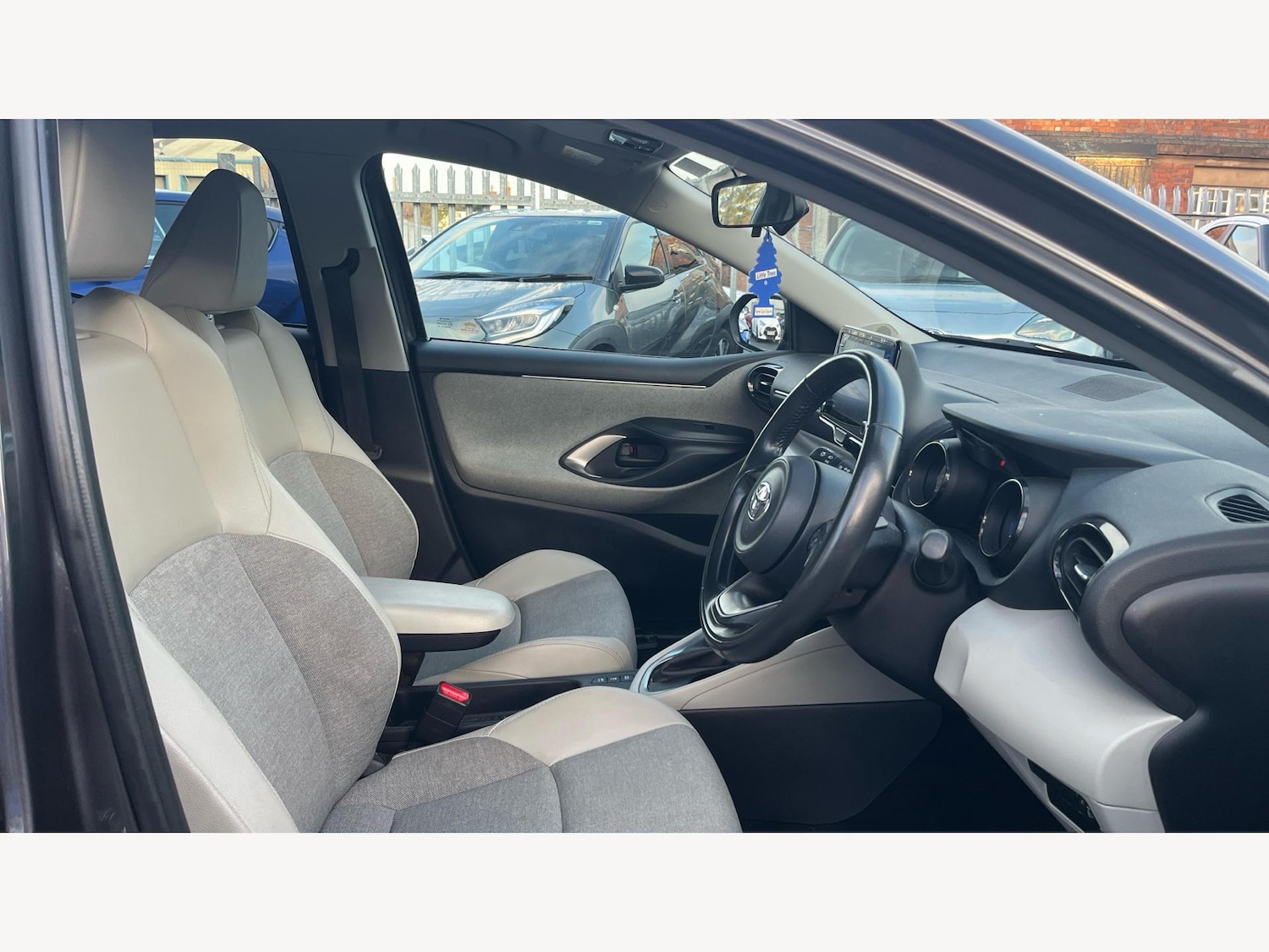 Used Toyota Yaris for sale - 77143667: Photo 13