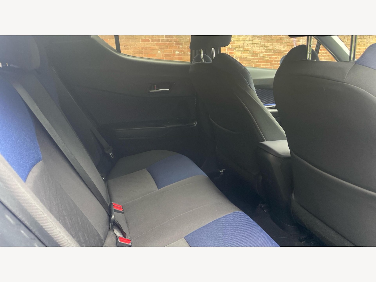 Used Toyota C-HR 2018 for sale - 76109123: Photo 14