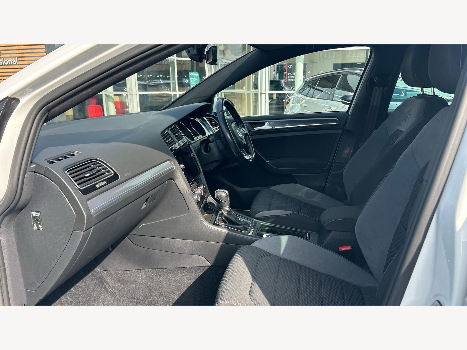 Used Volkswagen Golf 2018 for sale - 77993855: Photo 12