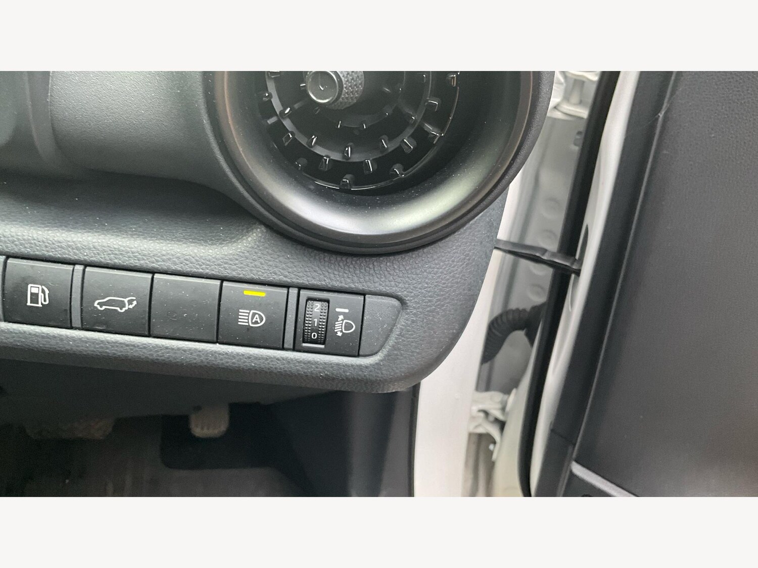 Used Toyota C-HR 2024 for sale - 76992655: Photo 23