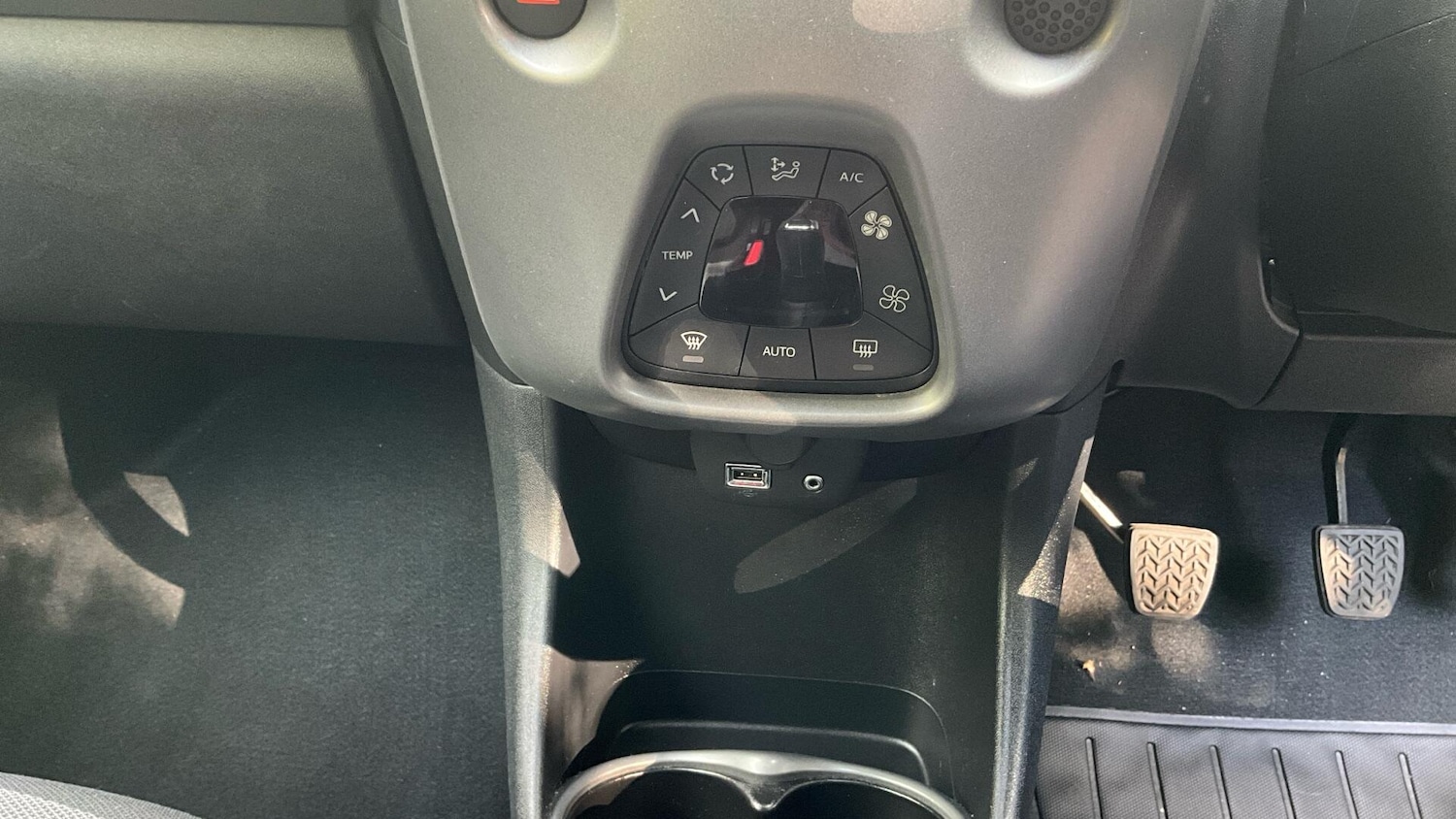 Used Toyota AYGO for sale - 76997728: Photo 41