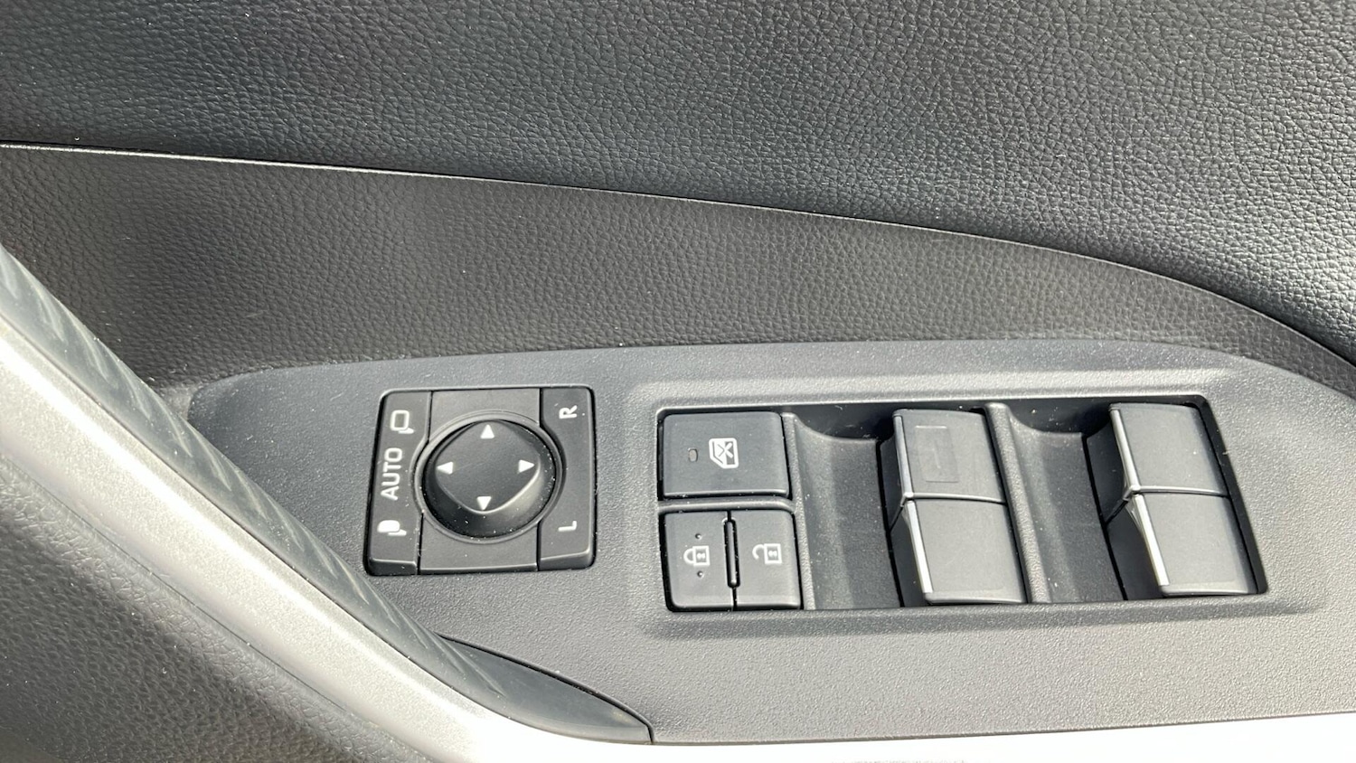 Used Toyota RAV4 2020 for sale - 76942709: Photo 33