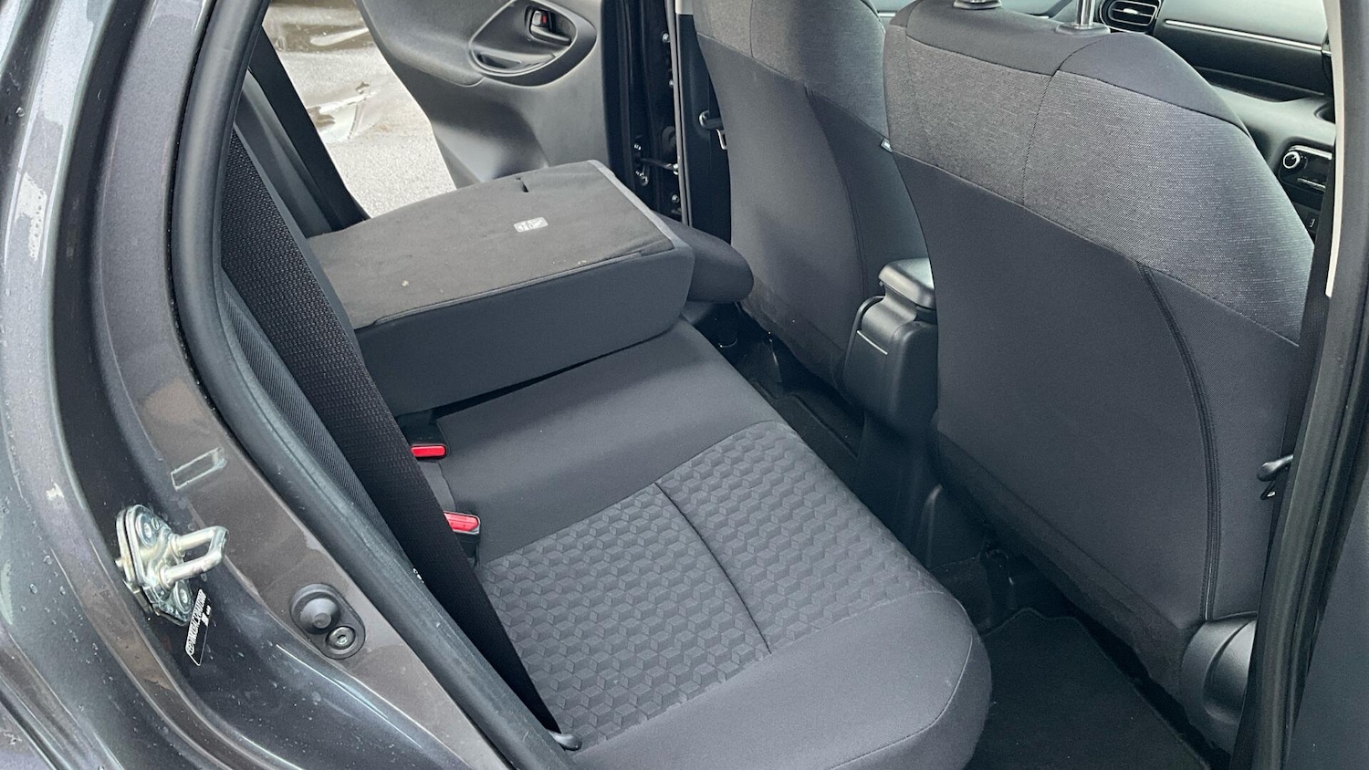 Used Toyota Yaris 2021 for sale - 77612560: Photo 34