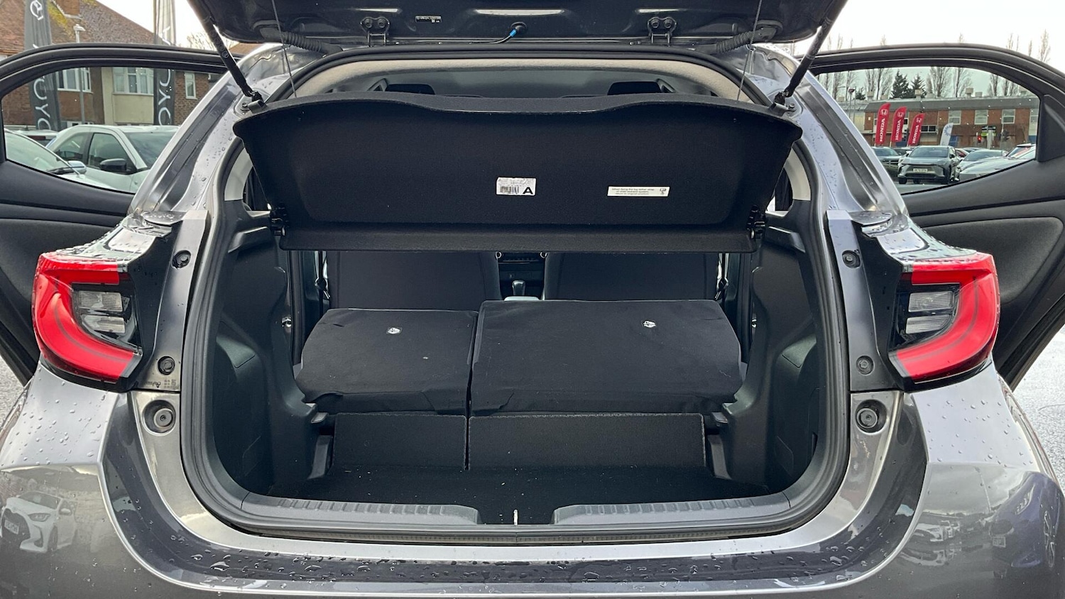 Used Toyota Yaris 2021 for sale - 77612560: Photo 36