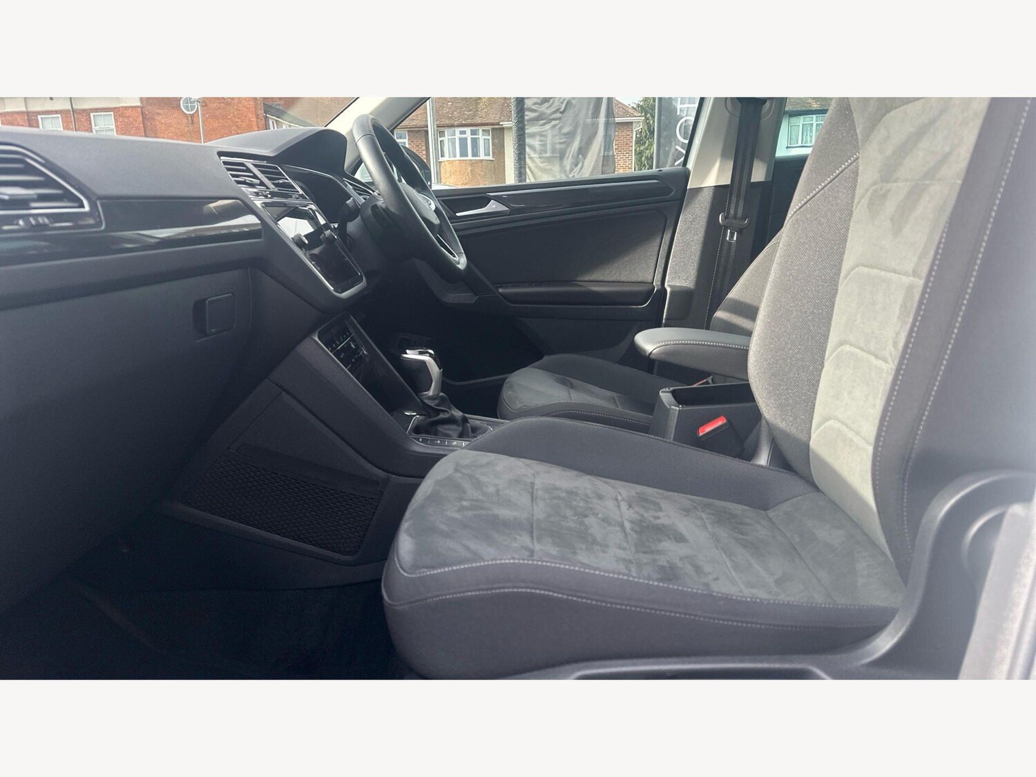 Used Volkswagen Tiguan 2023 for sale - 77671234: Photo 12