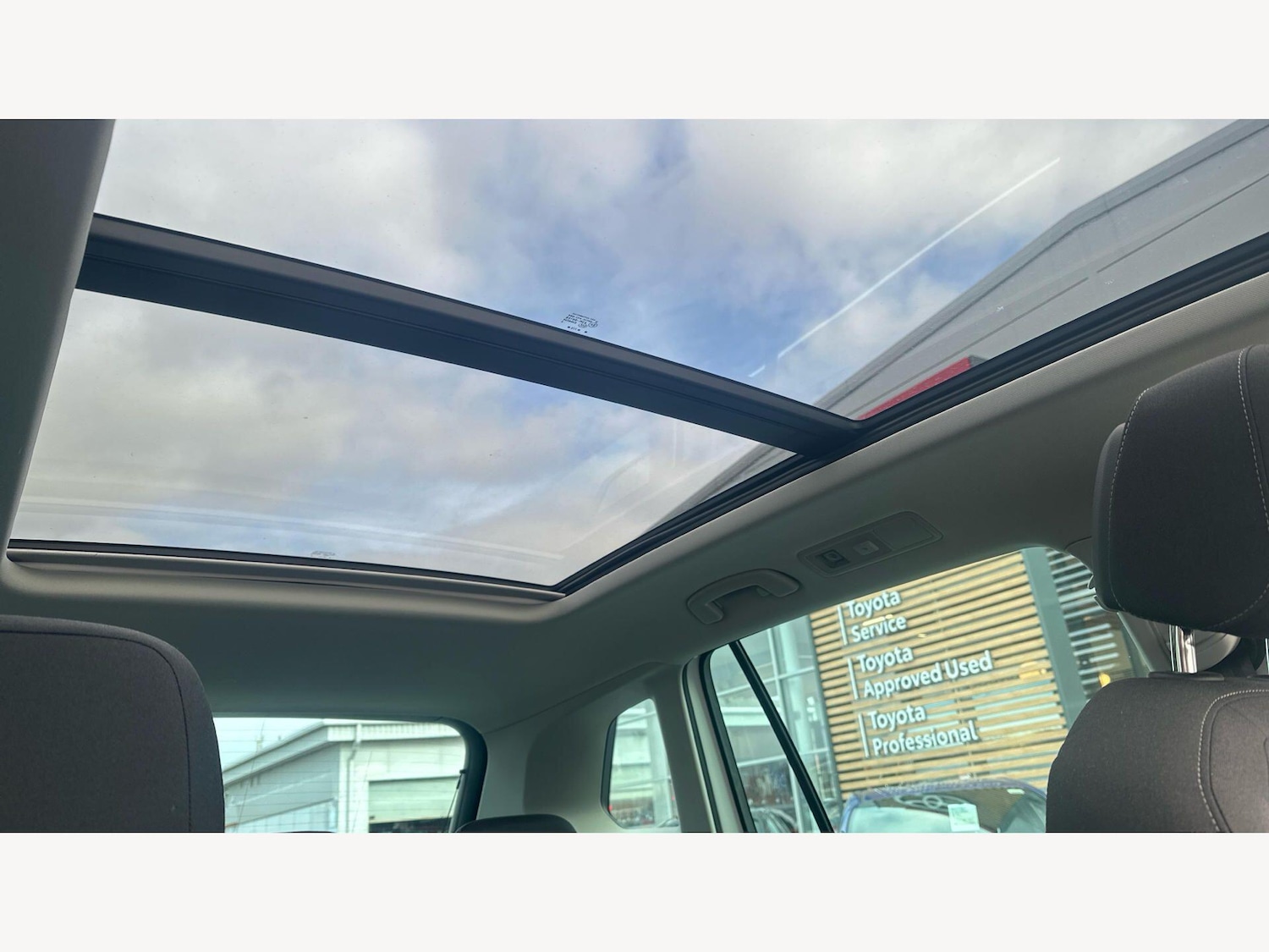 Used Volkswagen Tiguan 2023 for sale - 77671234: Photo 27