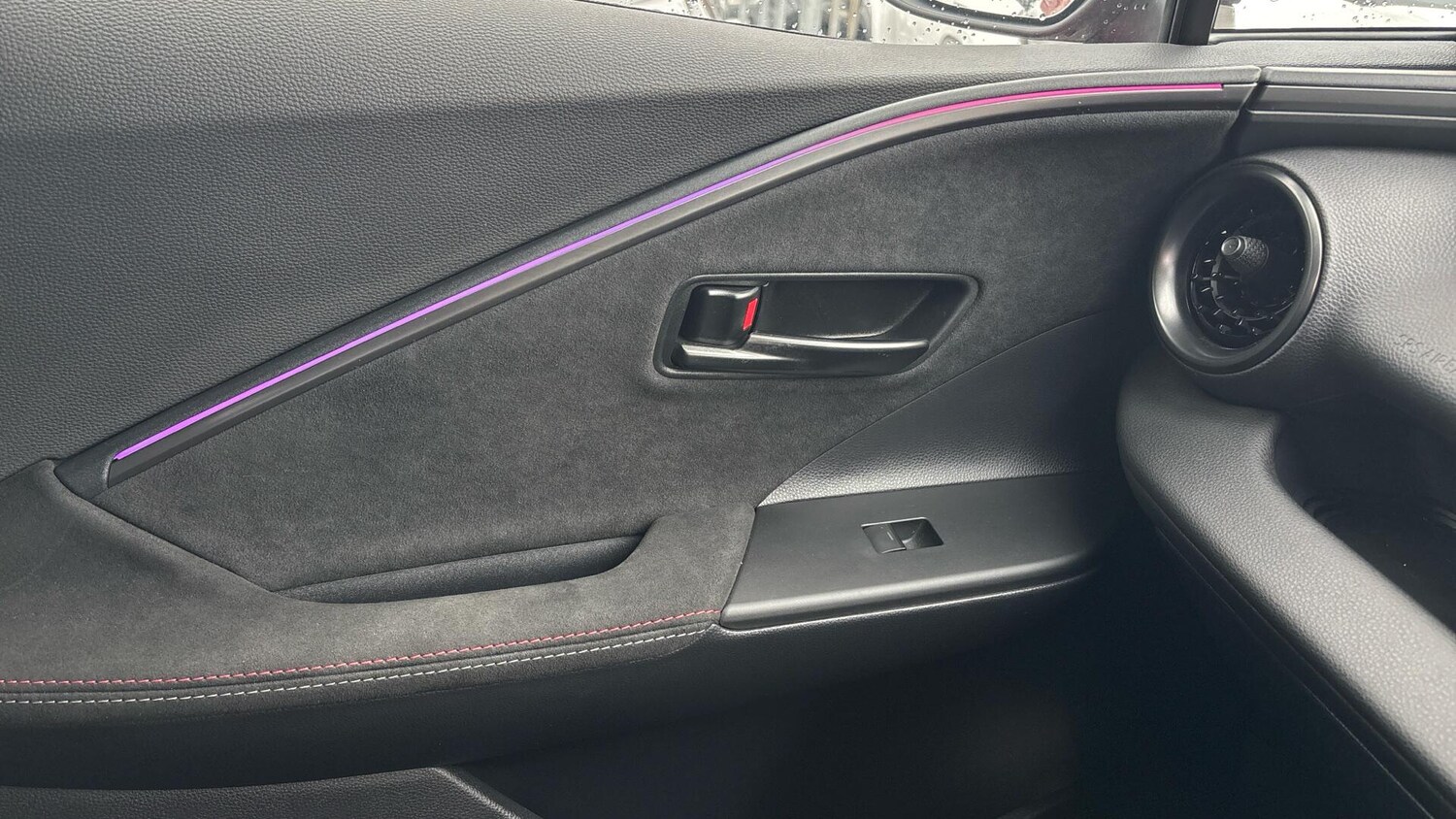 Used Toyota C-HR 2025 for sale - 77637740: Photo 63