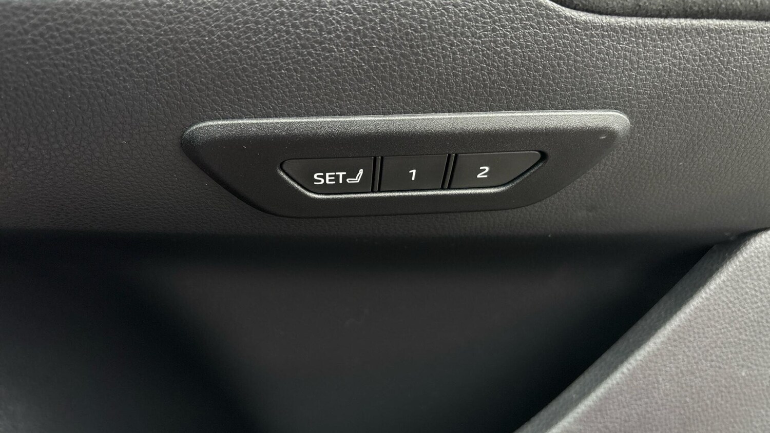 Used Toyota C-HR 2025 for sale - 77637740: Photo 65