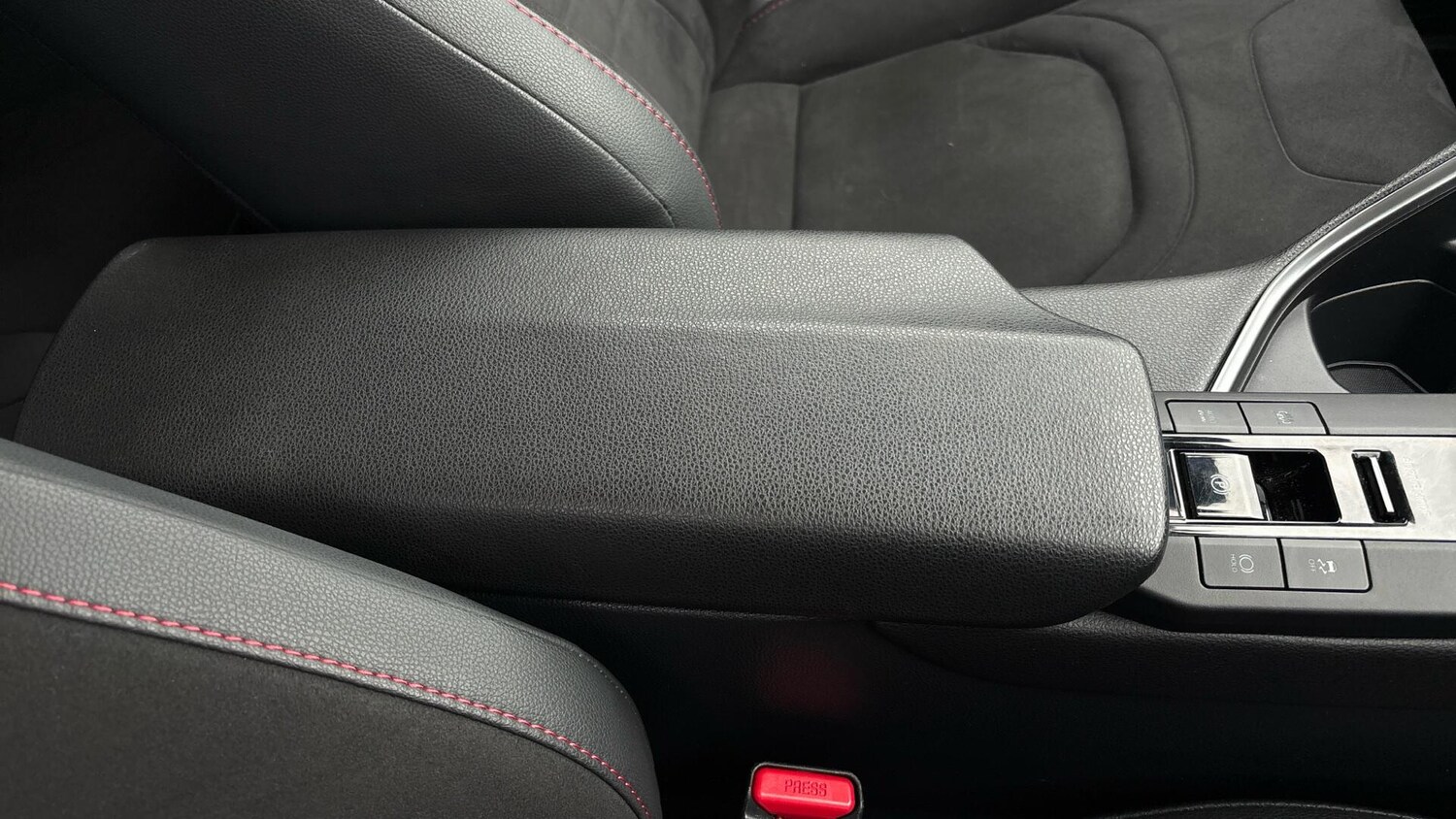 Used Toyota C-HR 2025 for sale - 77637740: Photo 88