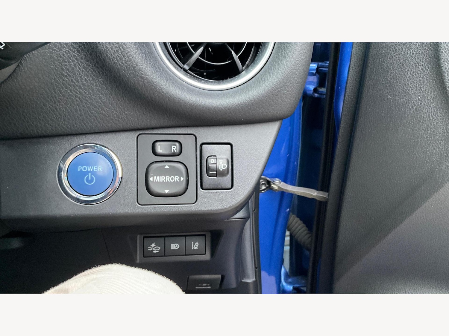 Used Toyota Yaris 2020 for sale - 77163528: Photo 25