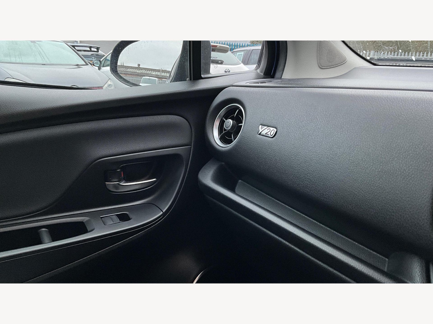 Used Toyota Yaris 2020 for sale - 77163528: Photo 30