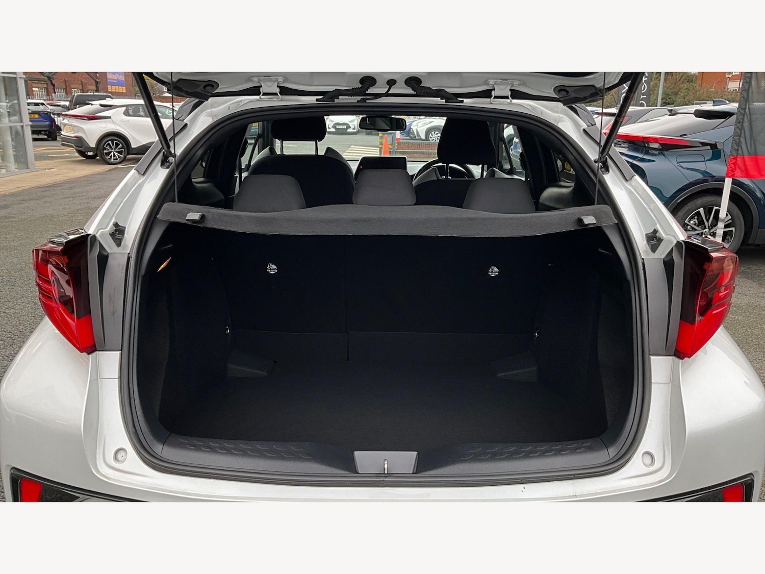 Used Toyota C-HR 2023 for sale - 77704841: Photo 16