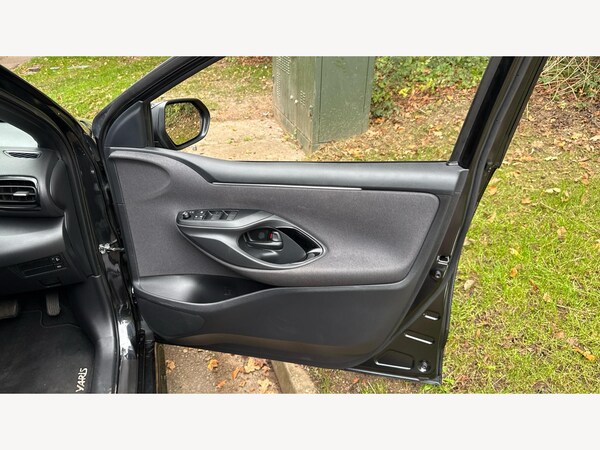 Used Toyota Yaris 2025 for sale - 76200984: Photo 40