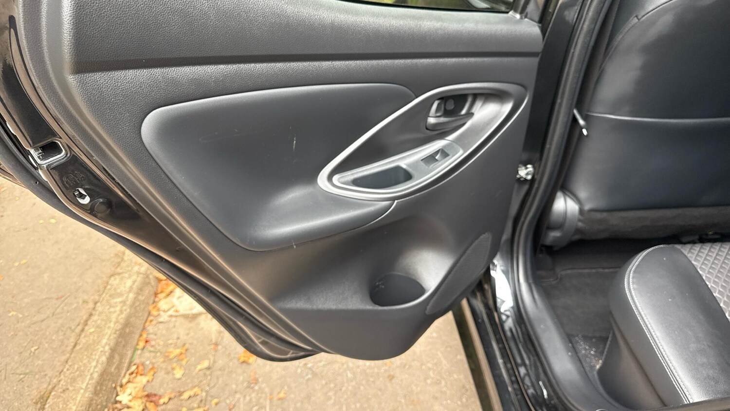 Used Toyota Yaris 2025 for sale - 76200984: Photo 48