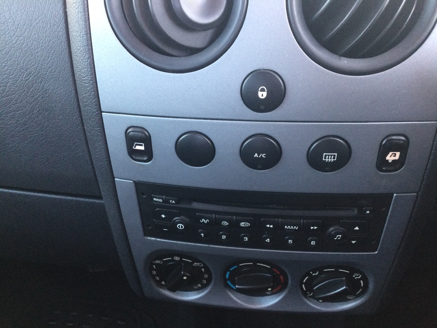 Used Peugeot Partner 2010 for sale - 76290075: Photo 9