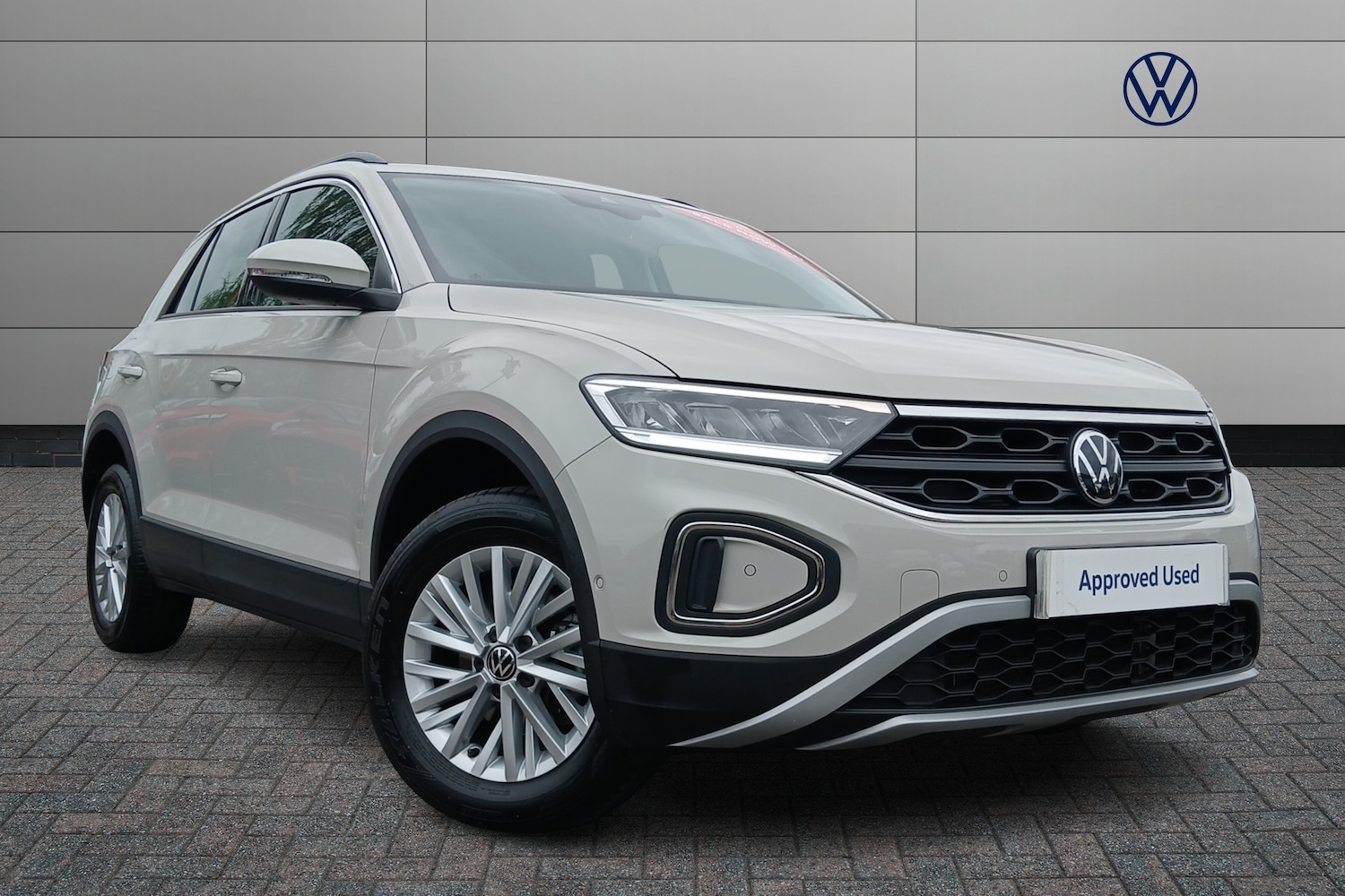 Used Volkswagen T-Roc 2024 for sale - 76677243: Photo 1
