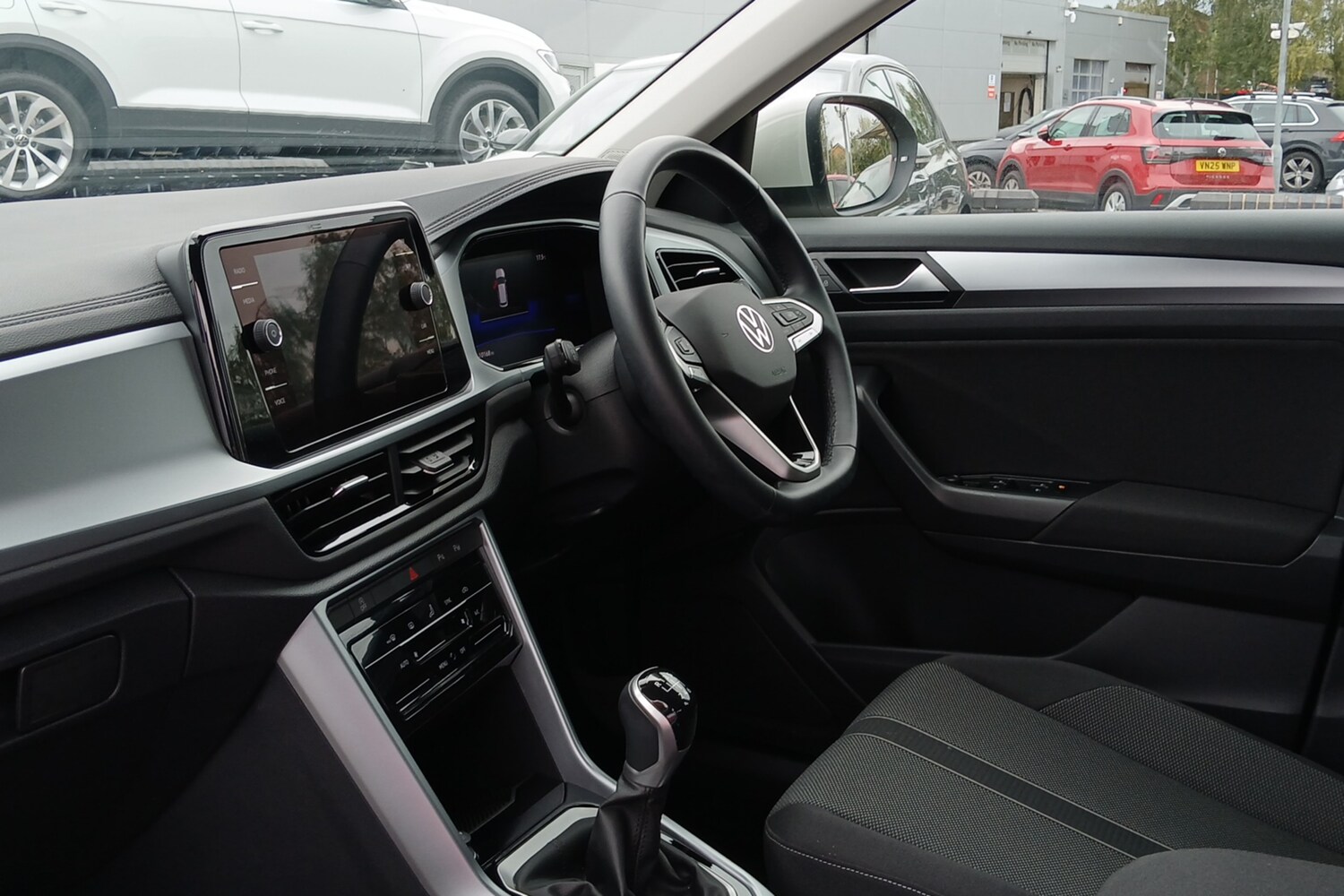 Used Volkswagen T-Roc 2024 for sale - 76677243: Photo 2