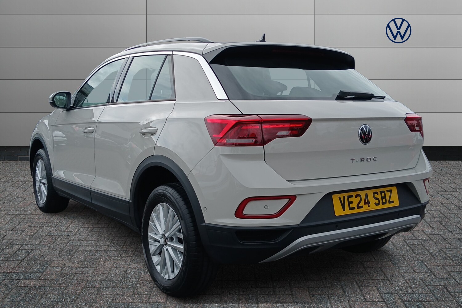 Used Volkswagen T-Roc 2024 for sale - 76677243: Photo 3