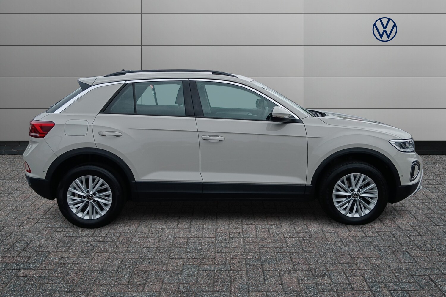 Used Volkswagen T-Roc 2024 for sale - 76677243: Photo 4