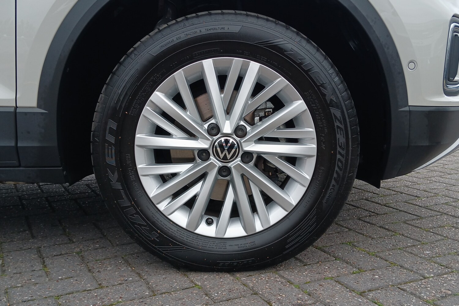 Used Volkswagen T-Roc 2024 for sale - 76677243: Photo 5