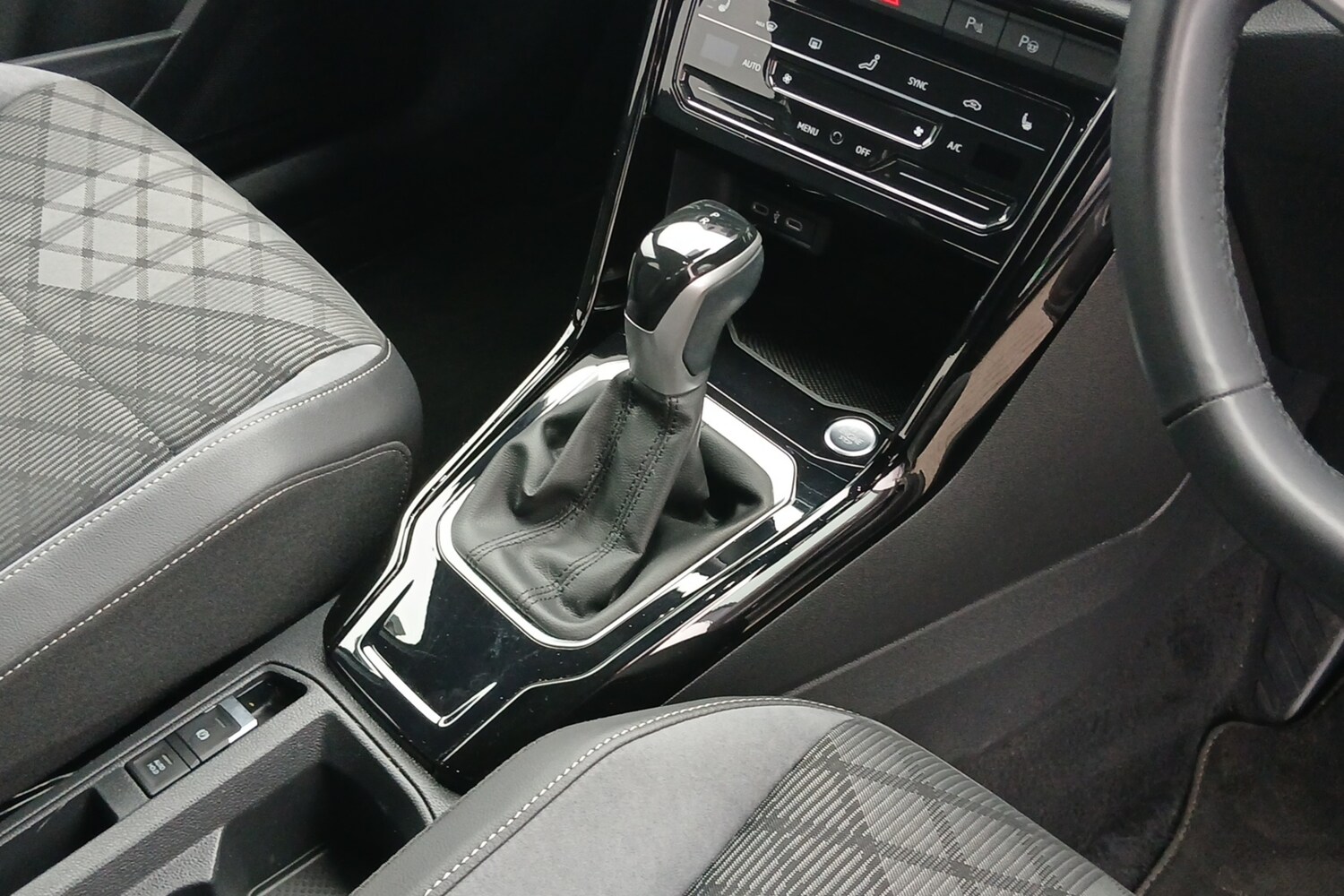 Used Volkswagen T-Roc 2024 for sale - 78137187: Photo 10