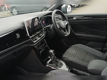 Used Volkswagen T-Roc 2024 for sale - 78137187: Photo